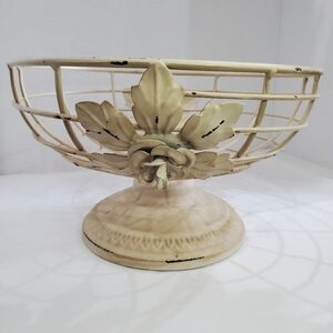 10" Big Metal Wire Footed Pedestal Fruit Basket  Flowers Farmhouse Grannycore